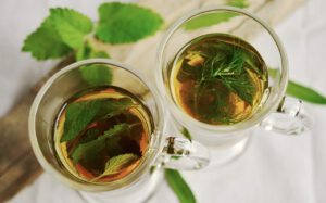 Herbaty ziołowe – rodzaje, wskazania, parzenie. Co musisz wiedzieć?
